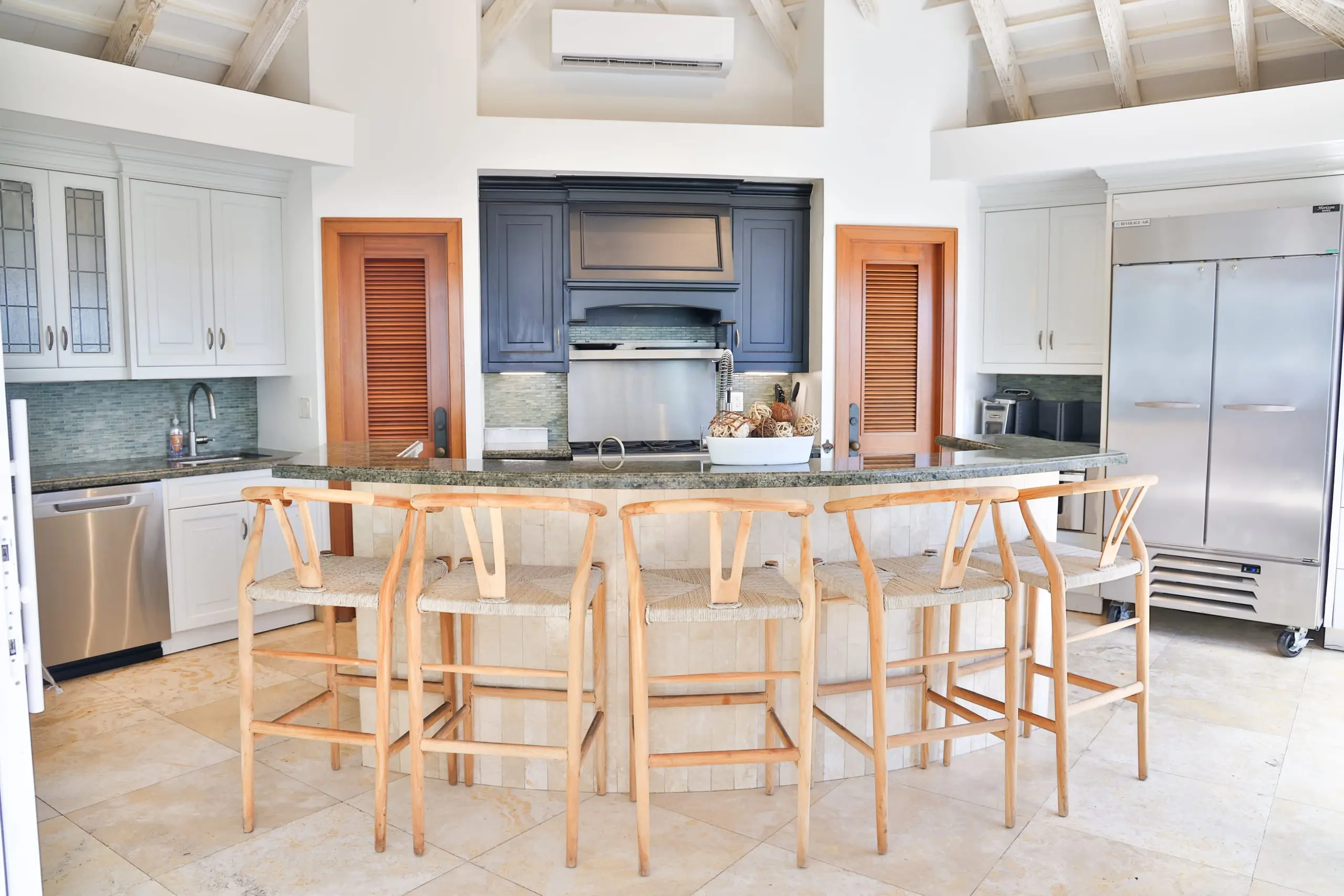 The kitchen and breakfast bar